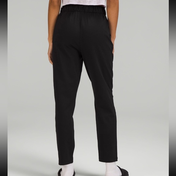 Lululemon Stretch High-Rise 7/8 Length in Black, Size 6 - Picture 2 of 5